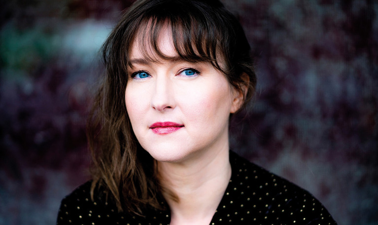 Porträttbild på tonsättare Lisa Streich.