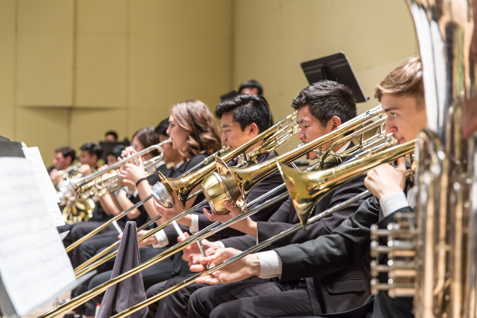 Brass i närbild. Fotografi.