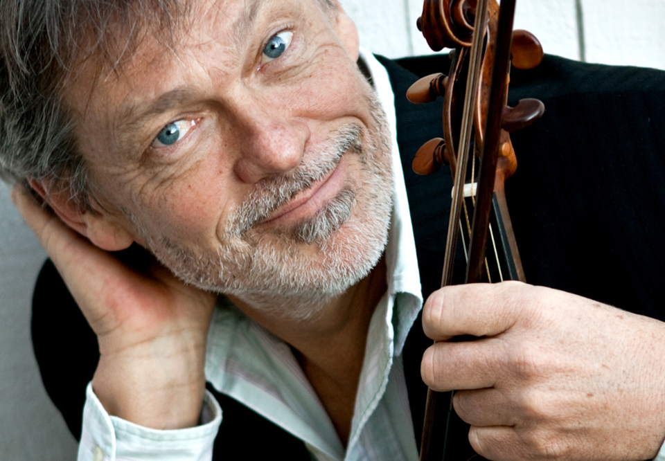 Close up picture of man with a violin.