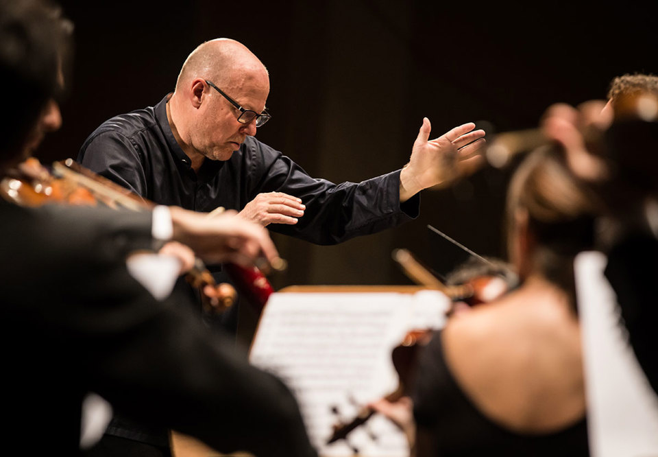 Man conducts. Photo.