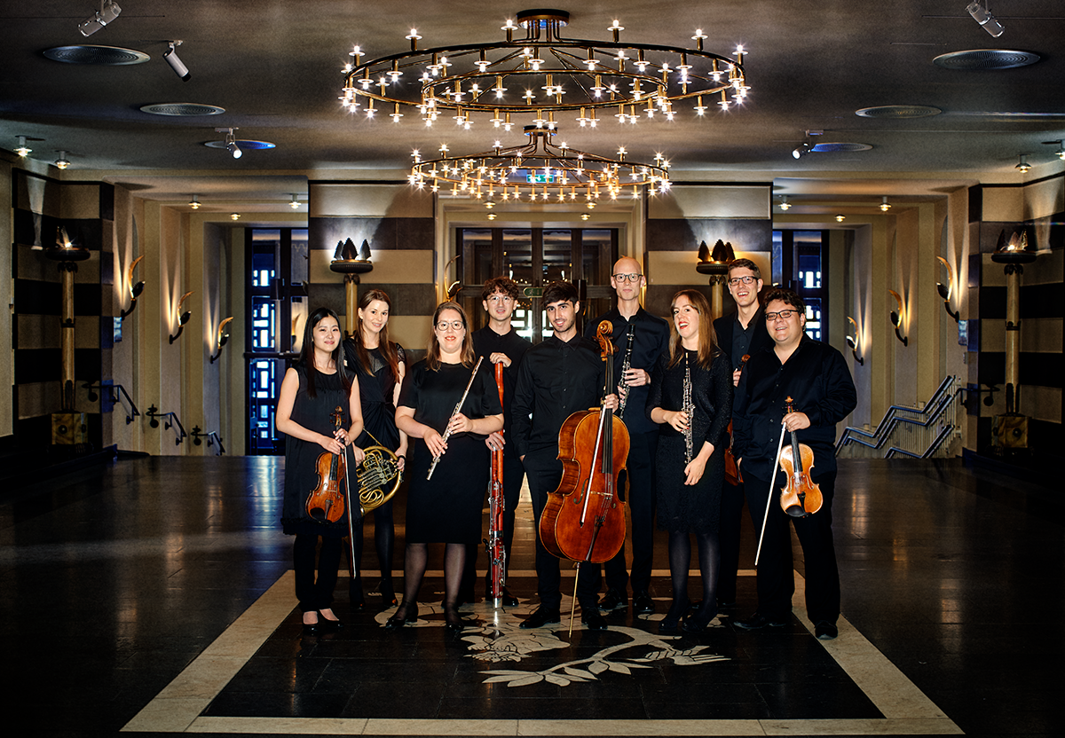 Picture of a groupe of musicans with instrument. Photo