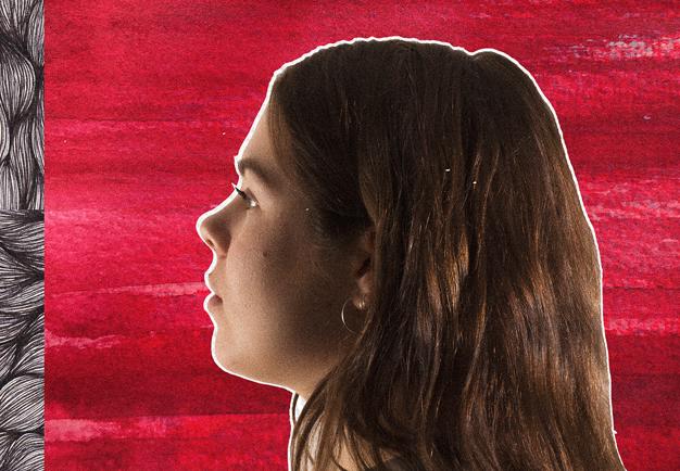 Kvinna med utslaget hår i profil mot röd bakgrund. Fotomontage.