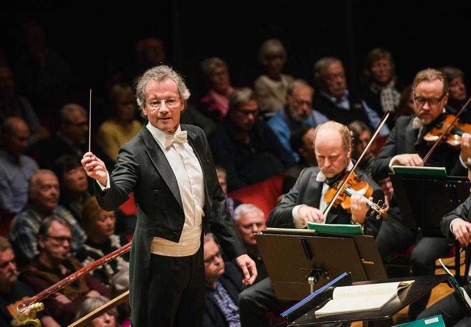 Franz Welser-Möst dirigerar Kungliga Filharmonikerna. Konsertfotografi