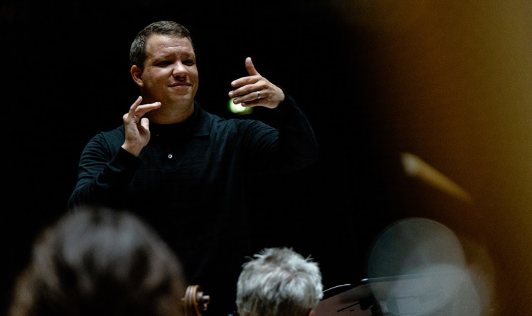 Man conducting. Photo.