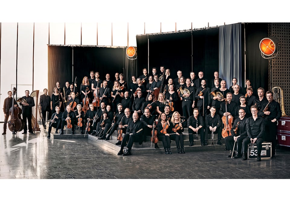 Group photo of a orchestra in concert clothes. 