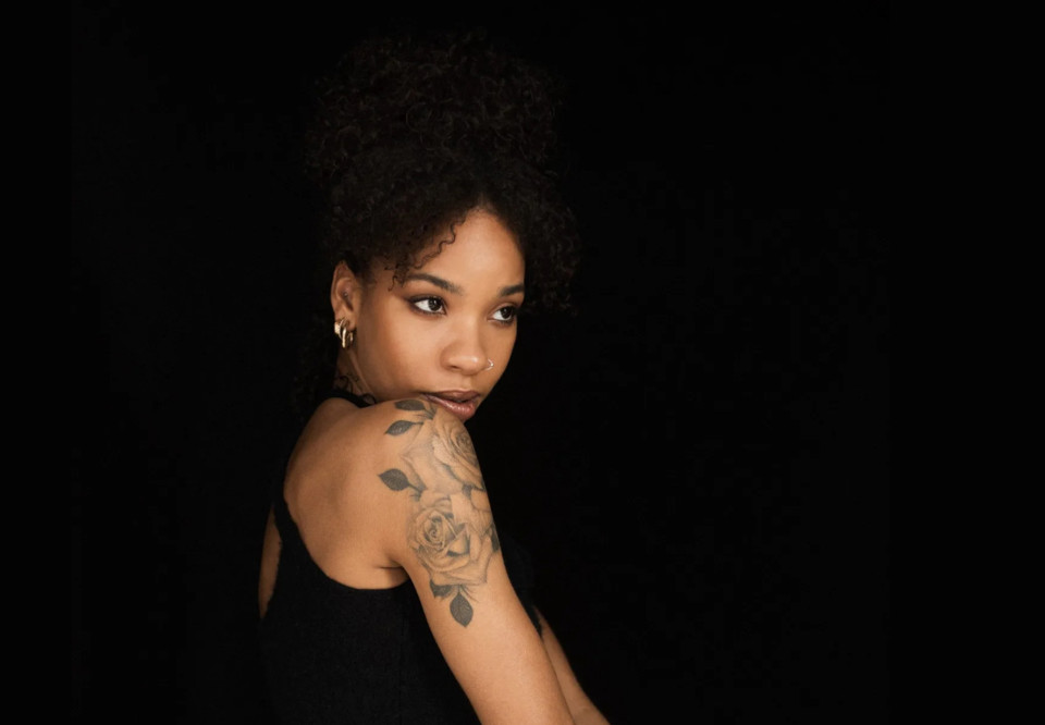 Närbidl på kvinna. Fotografi.