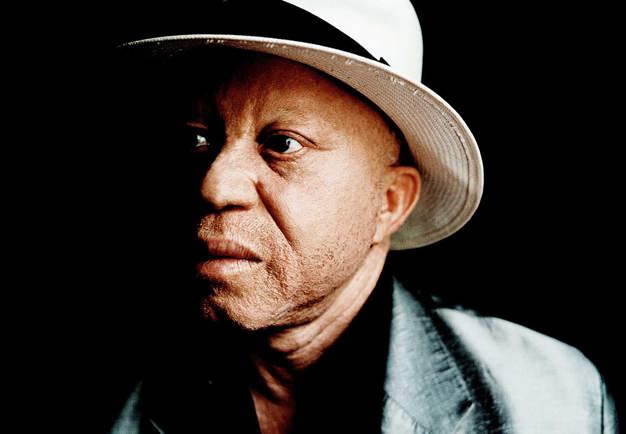 Närbild på Salif Keita. Fotografi