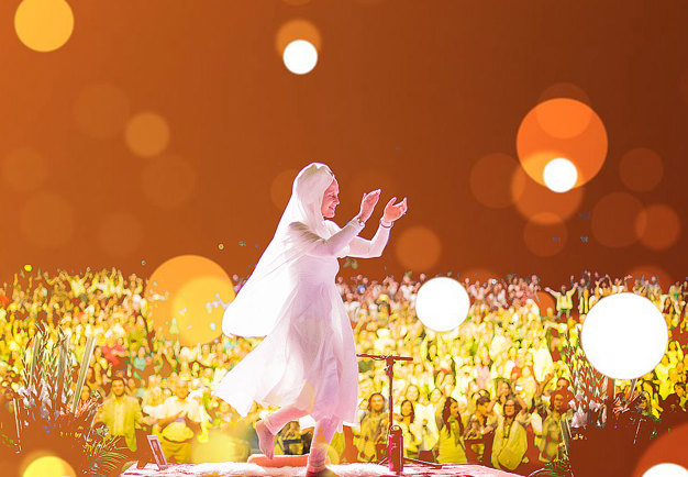 Woman in white dress. Photo.