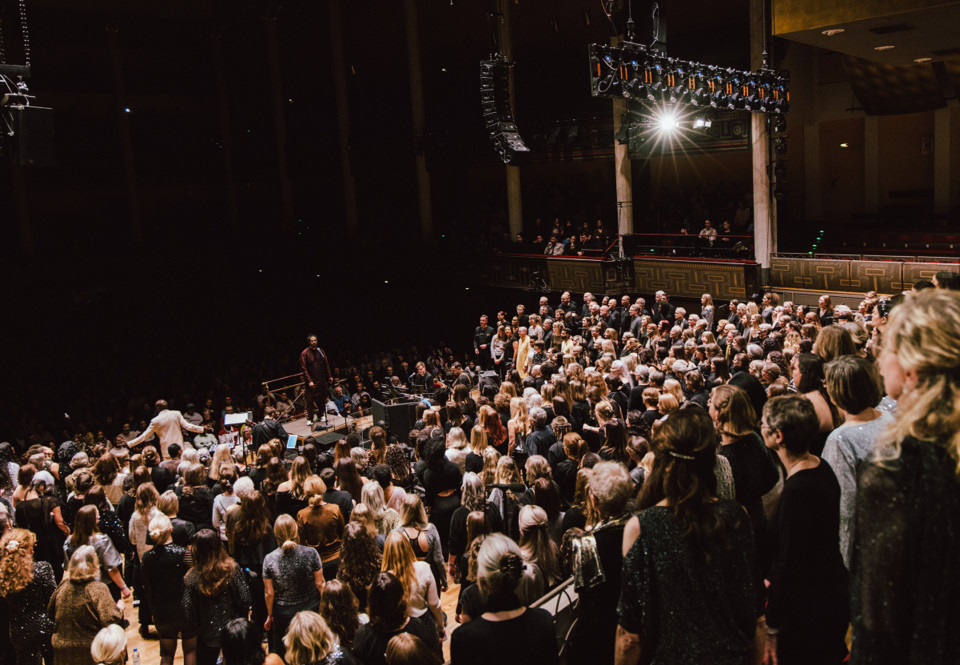 Stor kör. Fotografi.