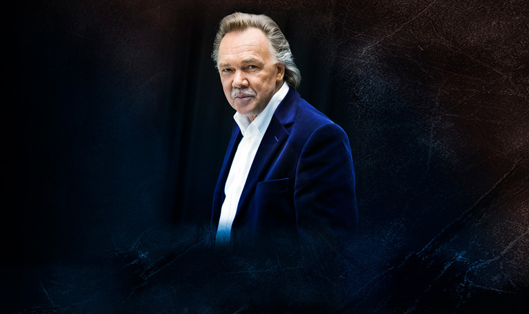 Närbild på äldre man. Fotografi.