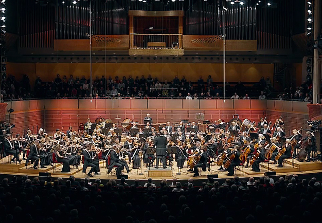 Stor orkester på podiet i Konserthuset Stockholm