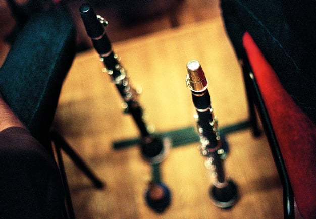 Närbild på klarinett. Fotografi.
