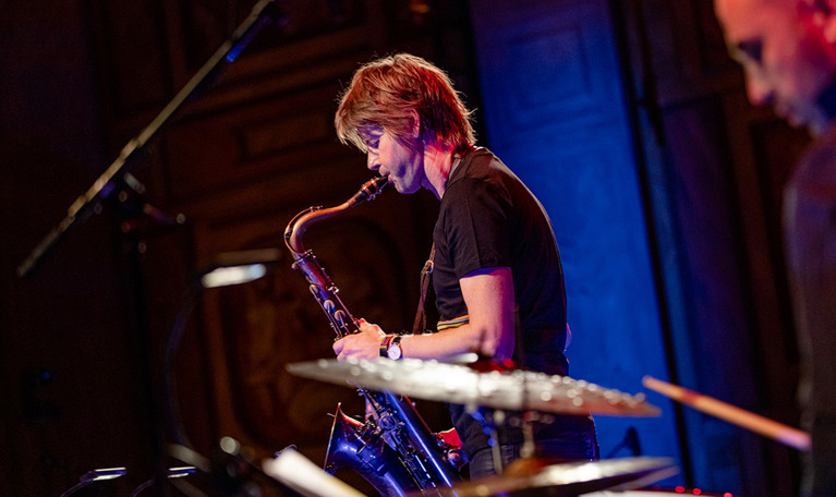 Magnus Lindgren plays the sax