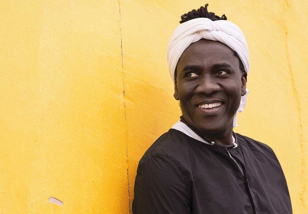 Portraitpicture of Richard Bona