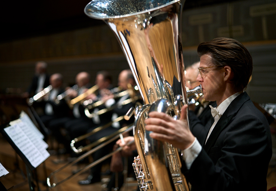 Musiker som spelar. Fotografi.