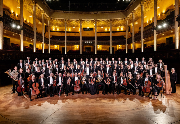 Stor orkester med instrument