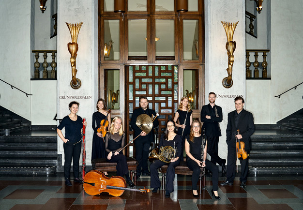 Photo of all the students, picture of av happy gang with instruments