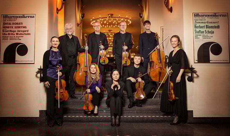 Musiker med instrument. Fotografi.