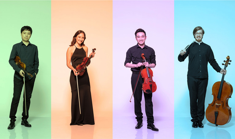 Fyra musiker med instrument Fotografi.