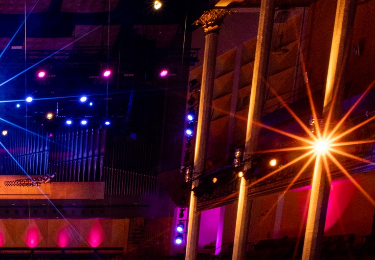 Konserthuset julbelysning. Fotografi.