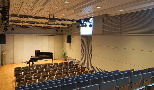 Piano standing on stage. Photo.