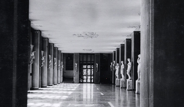 Old picture of the foayer. Photo.
