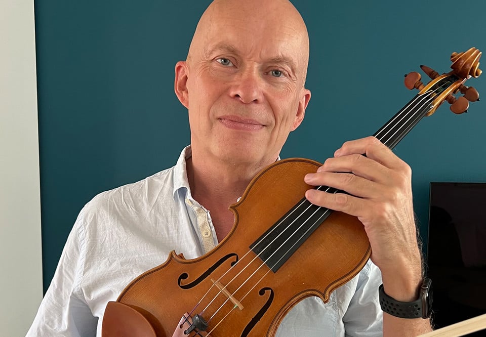 Man with a violin. Photo.