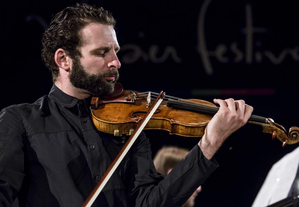 Man playing violin. Photo.