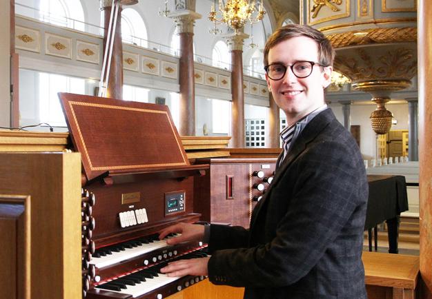 Organ. Photo.