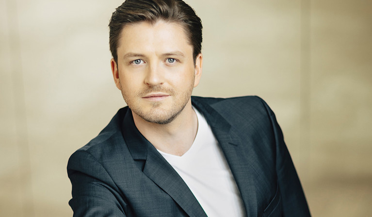 Närbild på man. Fotografi.