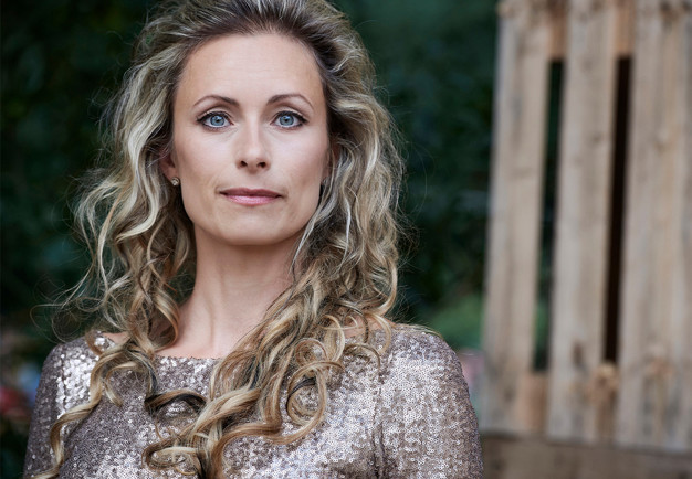 Närbild på kvinna. Fotografi.