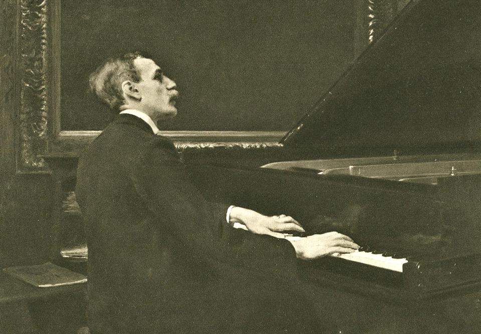Man playng piano. Old photo.